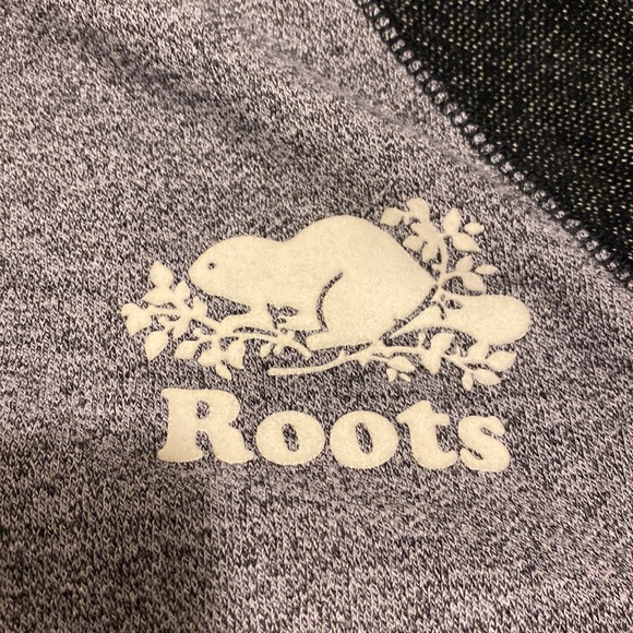 Ladies Roots Zip-Up Hoodie Size Large - Picture 3 of 5